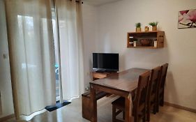 Appartement 1 chambre et 1 coin cabine, piscine, au bord du lac d 'Aureilhan,proche de Mimizan plage